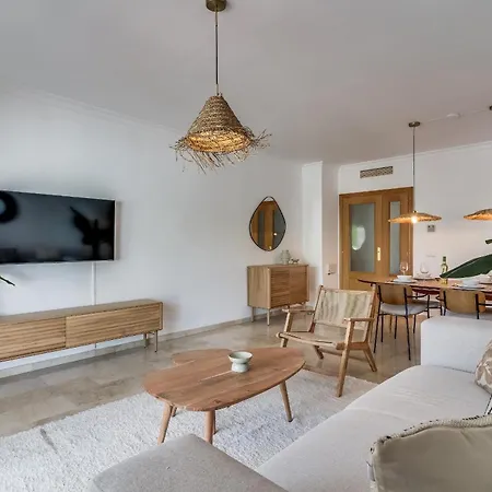 Family-friendly Garden - Lunymar Golf Estepona, Pool & Near شقة إِستيبونا