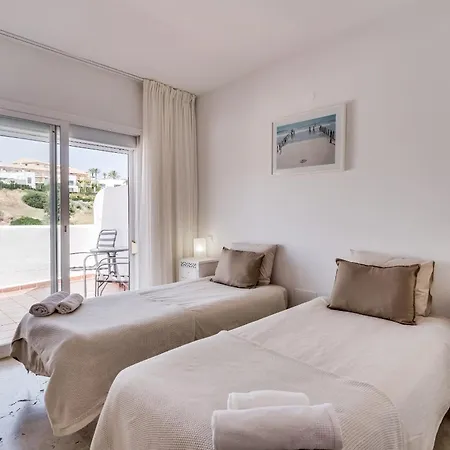 Family-friendly Garden - Lunymar Golf Estepona, Pool & Near * إِستيبونا
